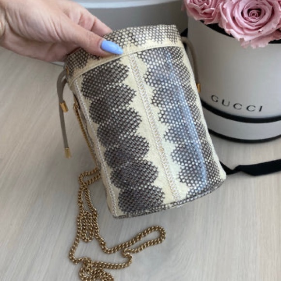 GUCCI BUCKET BAG (AUTHENTIC) - Picture 14 of 16